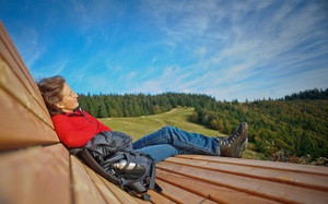 Auf acht Himmelsliegen entlang des Hochtal Steigs lässt sich wunderbar ausruhen. Foto: Birgit-Cathrin Duval Auf acht Himmelsliegen entlang des Hochtal Steigs lässt sich wunderbar ausruhen. Foto: Birgit-Cathrin Duval