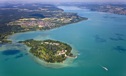 Blick auf die drittgrte Bodensee-Insel, die Mainau. Foto: Achim Mende