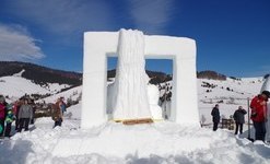 Schneeskulptur 2017 Die Kaskade. Foto: Heike Budig