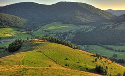 Vom Scheibenfelsen beim Ortsteil Dorf von Bernau schaut man hinber auf den Blling. Foto Erich Spiegelhalter.