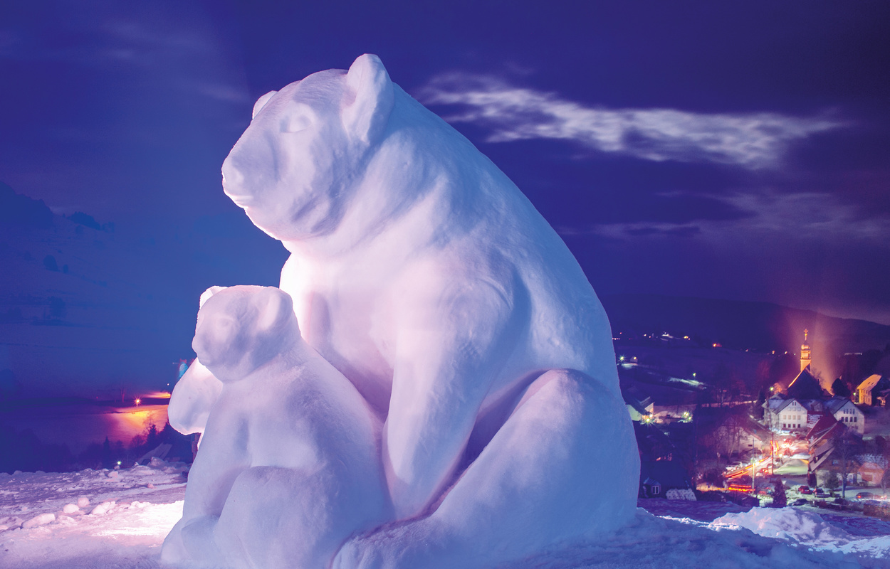"Der Eisbär" vom 1. Schwarzwälder Schneeskulpturen-Festival in Bernau. Foto: Birgit-Cathrin Duval