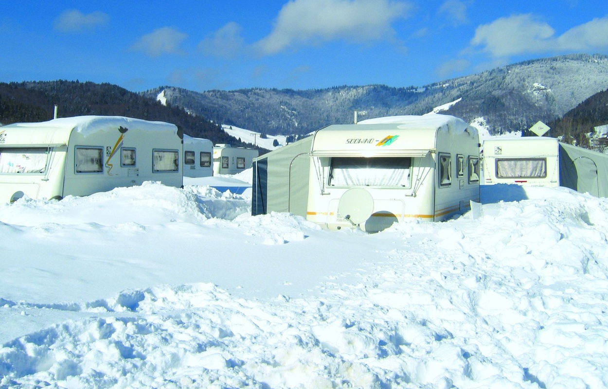 Wintercampingplatz "Spitzenberg" in Bernau im Schwarzwald. 